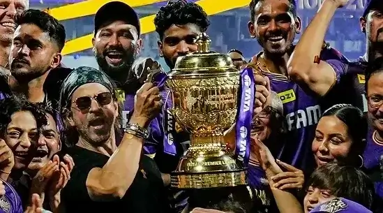 KKR Team Wins IPL 2024 Trophy and Taking photos with SRK, and more stars