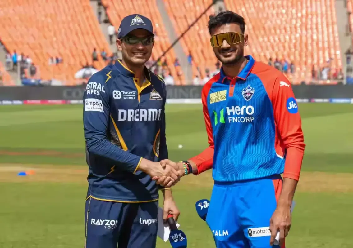 Axar-Patel-and-Shubman-Gill-gt-vs-dc-ipl-2025
